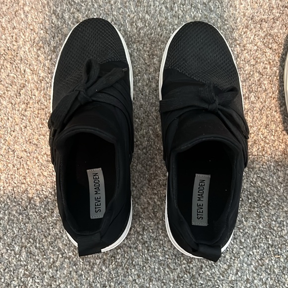 Steve Madden black sneakers black and white with laces - Picture 3 of 5